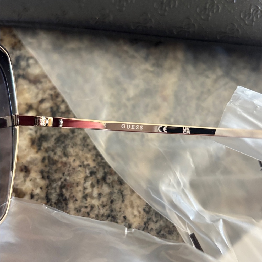 NWT Guess Sunglasses.  Very cool. Geometric design. - Picture 4 of 5